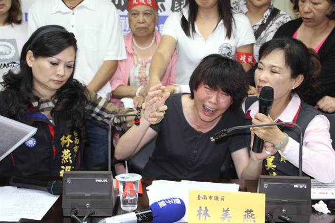 ̨��Ůѧ����¥��ɱ �ڹ��������ʦ����ĸ��(ͼ)